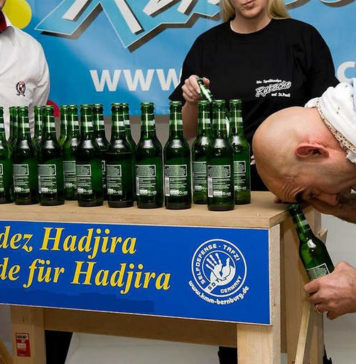 Самое большее количество бутылок, открытых головой: Ахмед Тафзи