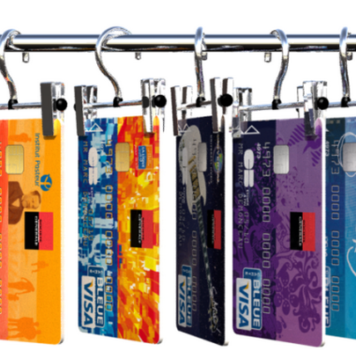 Самая большая коллекция кредитных карточек: 1496