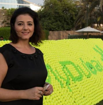 Самая большая мозаика из теннисных шаров