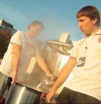 Самая большая кастрюля с супом