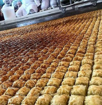 Самая большая пахлава