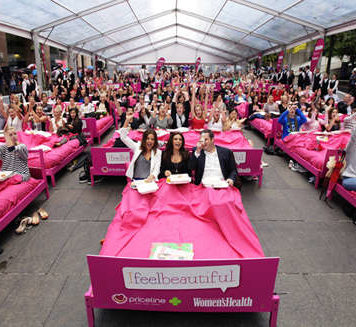 Самый многочисленный завтрак в постели: как проводили австралийский рекорд